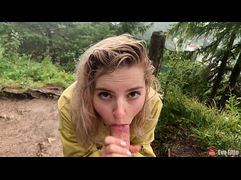❤️ 公開フェラチオの後、ザーメンを飲み込む少女 - エヴァ・エルフィ ❤️ セックス ❌️